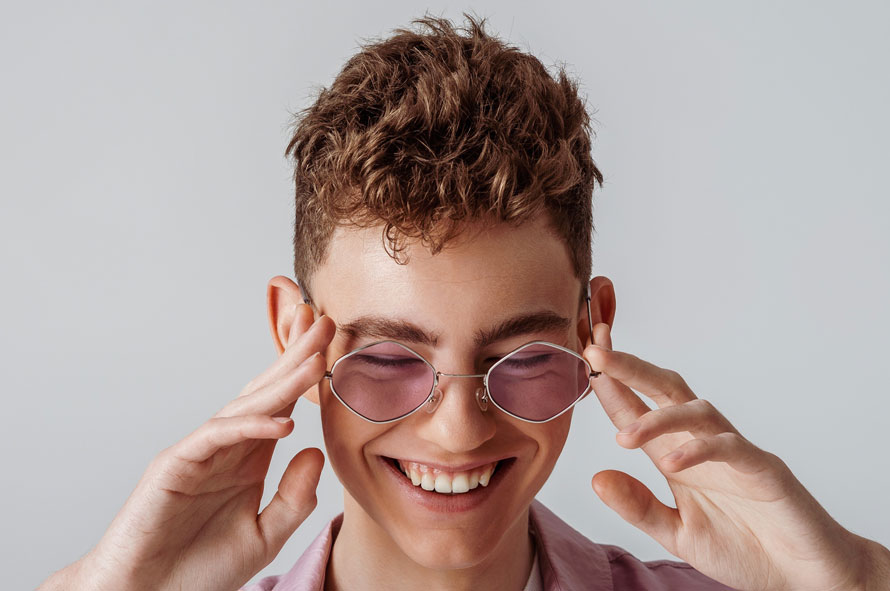 men’s short and tight curly hair